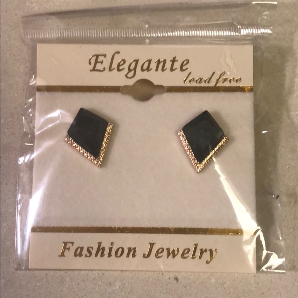 ✨NEW✨ Black/Gold Diamond Shaped Stud Earrings